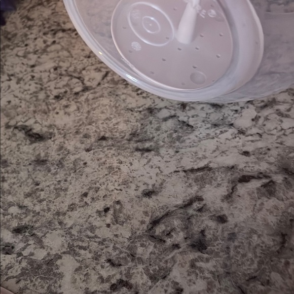 Clear and White Salad Spinner - Picture 3 of 5